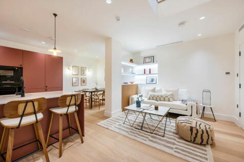 1 bedroom maisonette for sale