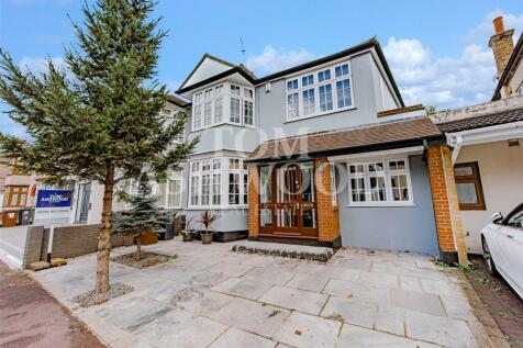 4 bedroom end of terrace house for sale