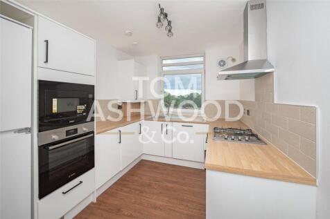 Valebrook, Park Avenue, Ilford, IG1 2 bed apartment for sale