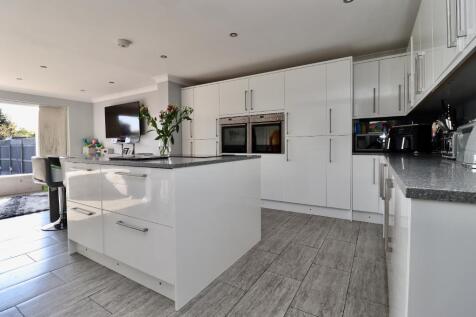 St Richards Road, Deal, Kent, CT14 9LF 3 bed semi