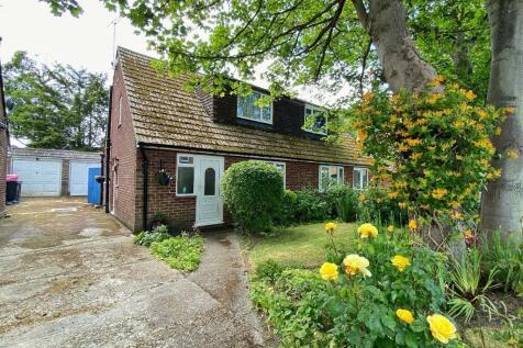 Albion Road, Deal, Kent, CT10 2UP 2 bed semi