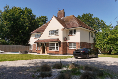 5 bedroom detached house for sale