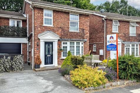 Hinstock Close, Farnborough 3 bed house for sale