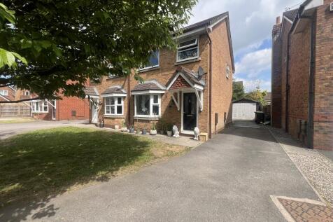 3 bedroom semi-detached house for sale