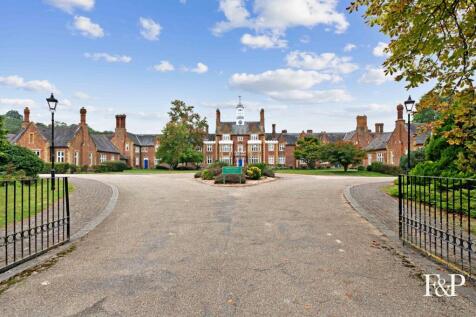 Bears Rails Park, Old Windsor 3 bed terraced house for sale