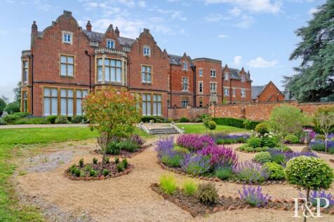 Longbourn, Windsor 3 bed apartment for sale
