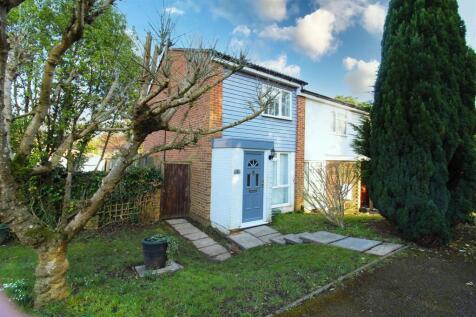 Silverstone Close, Redhill 2 bed end of terrace house for sale