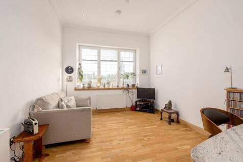 3 bedroom flat for sale