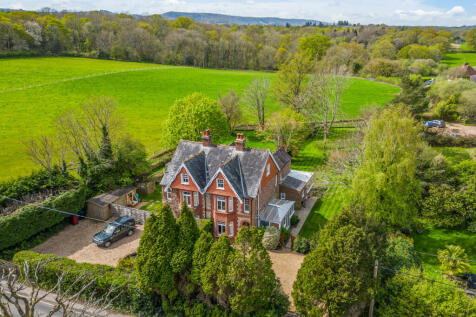 5 bedroom semi-detached house for sale