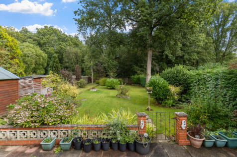 3 bedroom link detached house for sale