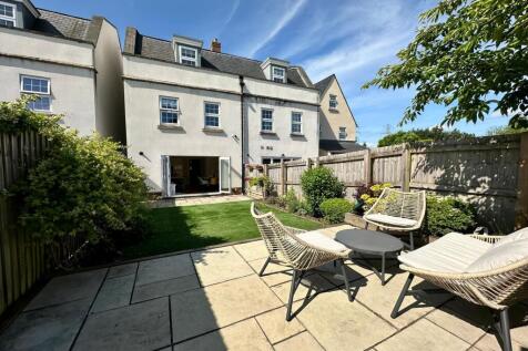 4 bedroom semi-detached house for sale