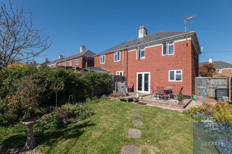 3 bedroom semi-detached house for sale