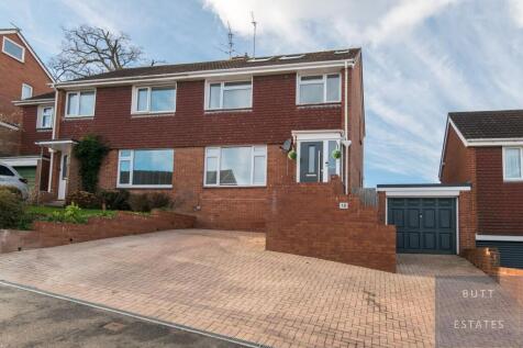 4 bedroom semi-detached house for sale