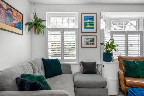 69 Lower Road, Kenley CR8 2 bed apartment for sale