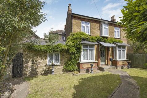 6 bedroom house for sale