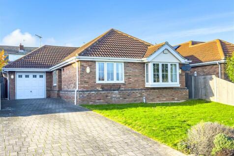 Milestone Close, Hockley SS5 3 bed detached bungalow for sale