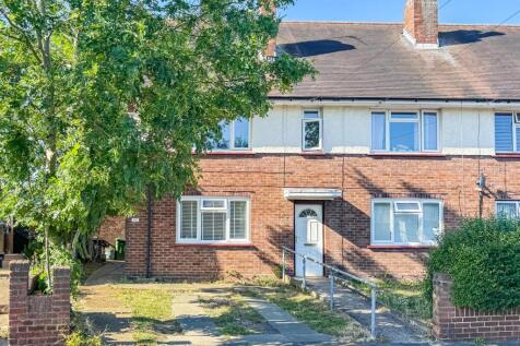 Chelmsford Avenue, Romford RM5 2 bed maisonette for sale