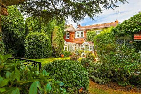 High Road, Hockley SS5 5 bed detached house for sale