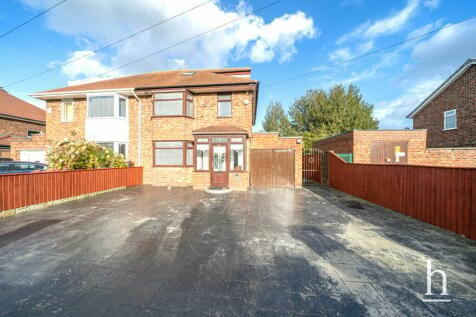 4 bedroom semi-detached house for sale