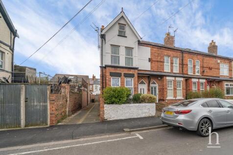 3 bedroom maisonette for sale