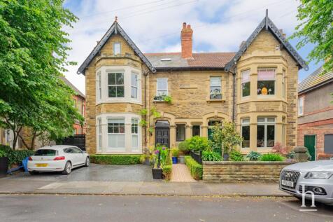 4 bedroom maisonette for sale