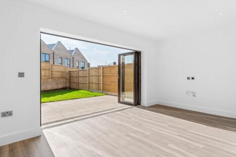 3 bedroom town house for sale