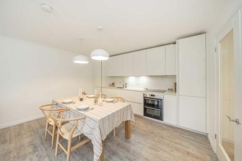 Holders Hill Road, London NW4 3 bed flat for sale