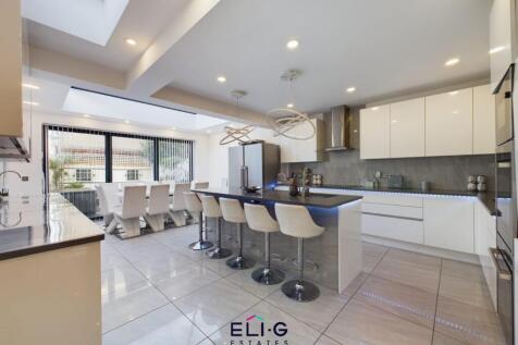 Bell Lane, Hendon, London, NW4 6 bed terraced house for sale