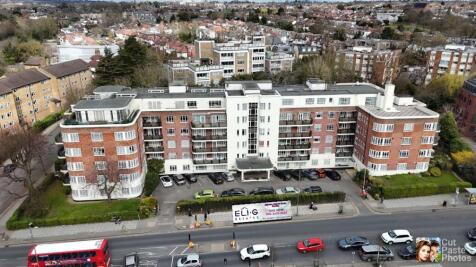 3 bedroom flat for sale