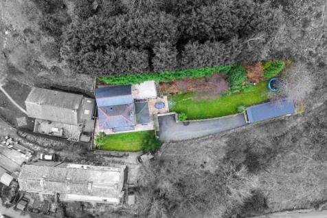Back Thornhill Road, Longwood... 4 bed detached house for sale