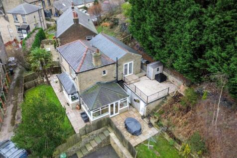Back Thornhill Road, Longwood... 4 bed detached house for sale