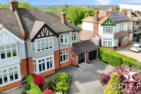 5 bedroom semi-detached house for sale