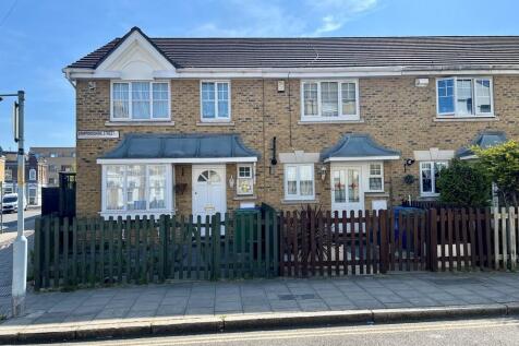 3 bedroom end of terrace house for sale