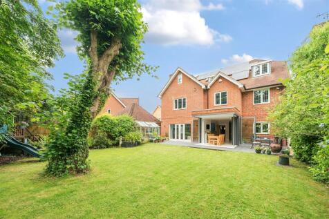 6 bedroom detached house for sale