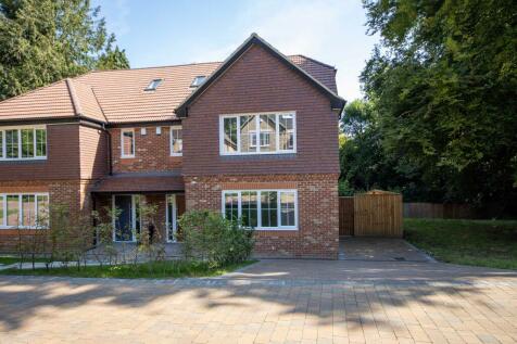 5 bedroom semi-detached house for sale