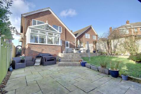 4 bedroom link detached house for sale