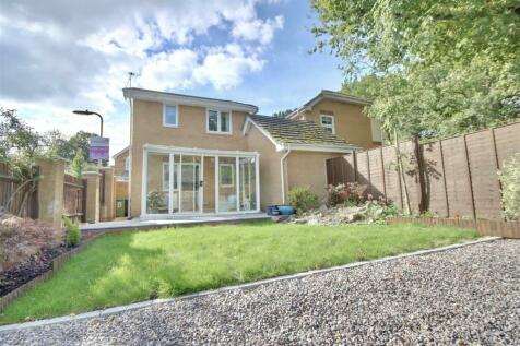 3 bedroom link detached house for sale