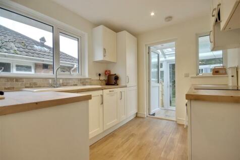 2 bedroom semi-detached bungalow for sale