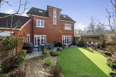 5 bedroom detached house for sale