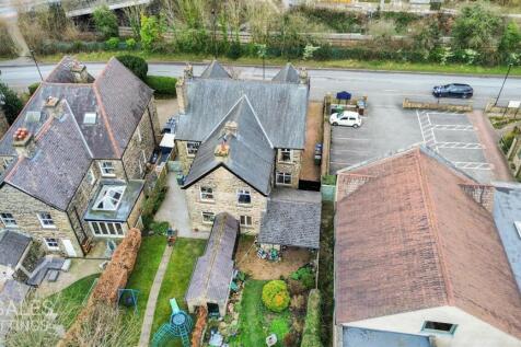 5 bedroom semi-detached house for sale