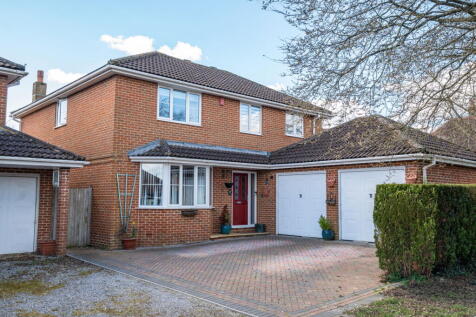 Marlborough Gardens, Oakley... 4 bed detached house for sale