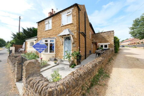 Main Street, Wymondham 3 bed cottage for sale