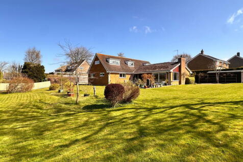 Hall Close, Whissendine 4 bed detached house for sale