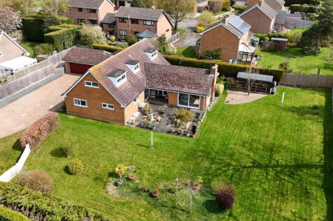 Hall Close, Whissendine 4 bed detached house for sale