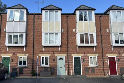 Dawson Court, Oakham 3 bed terraced house for sale