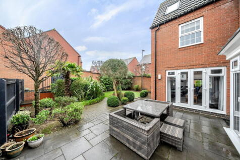 5 bedroom detached house for sale