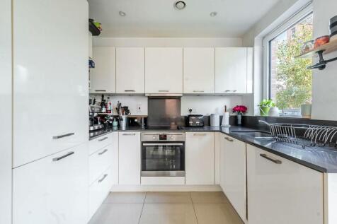 Green Lane, Edgware, HA8 2 bed flat for sale