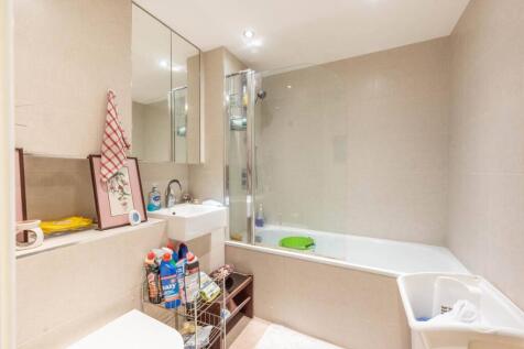Attenborough Court, Watford, WD19 2 bed flat for sale