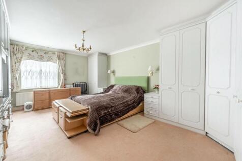 Park Lane, Stanmore, HA7 2 bed flat for sale