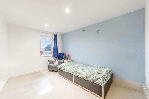 Stanmore Place, Stanmore, HA7 2 bed flat for sale